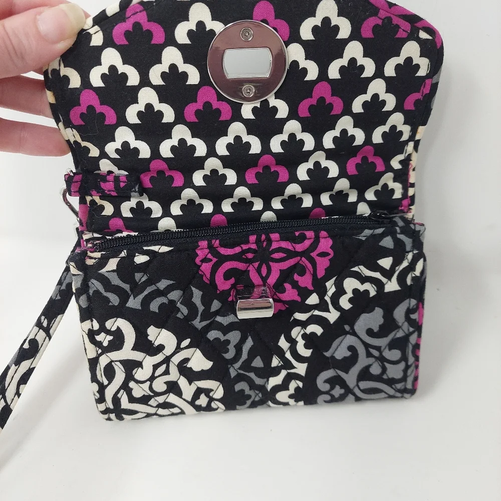 Vera Bradley Canterberry Magenta Turnlock Wallet Wristlet Black Pink Paisley